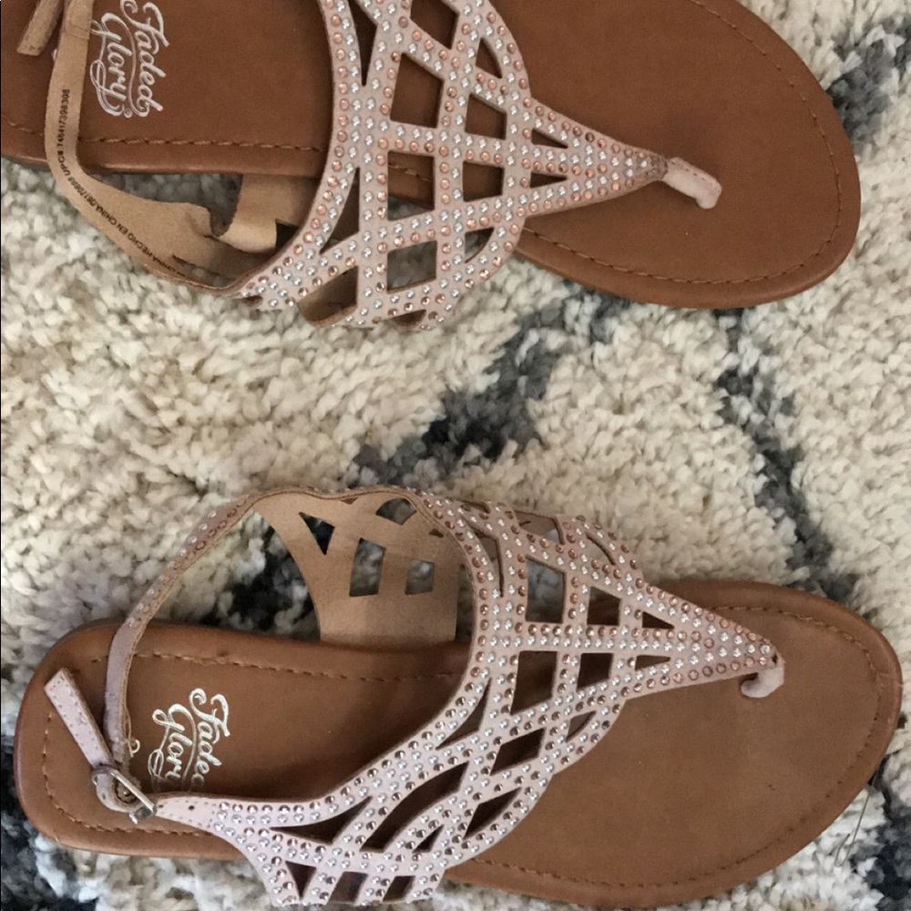 sandles . size 8
